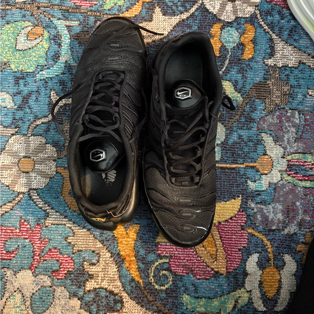 Size 13 Nike air max triple black gently used